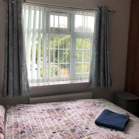 Appartement House à Hounslow Extérieur photo