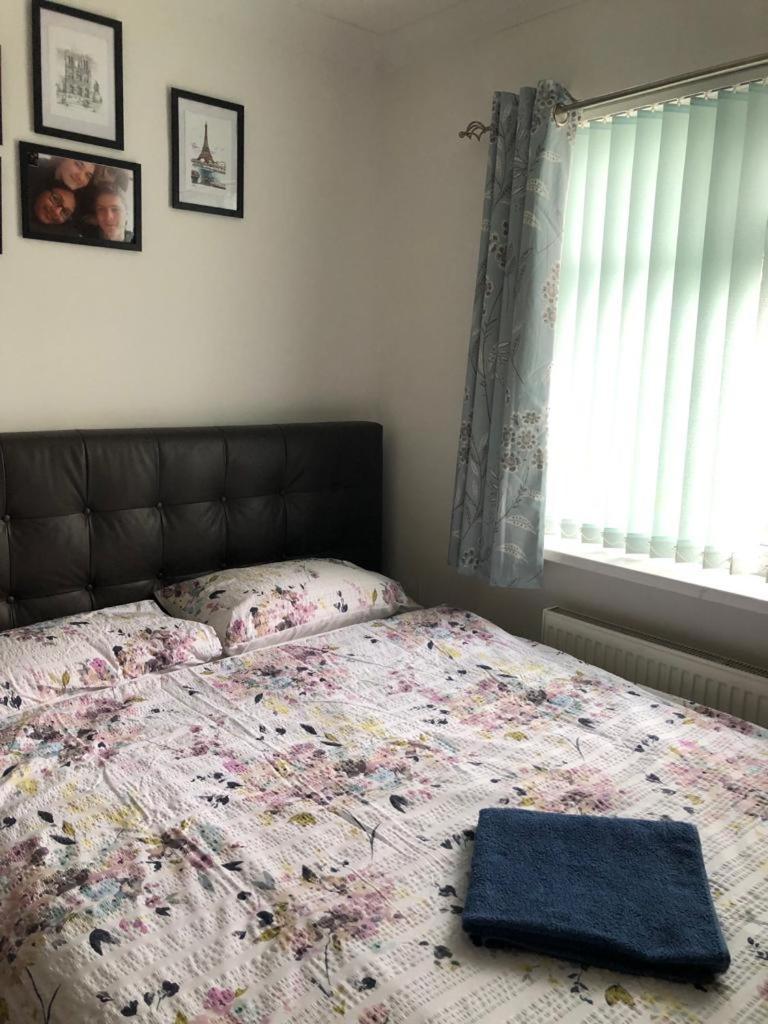 Appartement House à Hounslow Extérieur photo